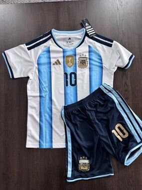 NWT adidas Kids Size 28 Argentina Blue & White Soccer Messi Set